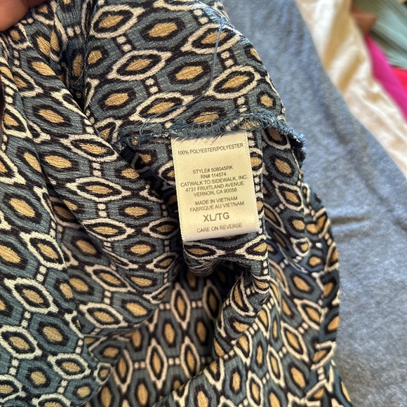 Pleione Button Down Shirt With Front Tie - Picture 9 of 9